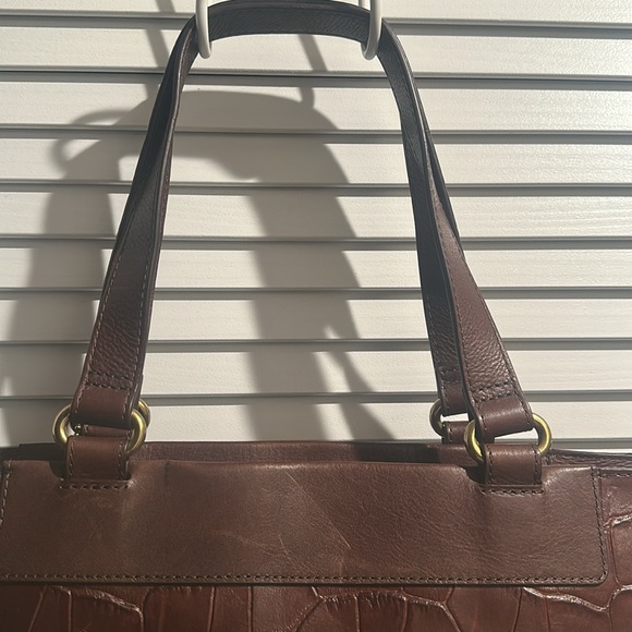 EUC Fossil Croco Embossed Leather Tote with Side Slip Pockets and Hangtag. - Picture 4 of 12